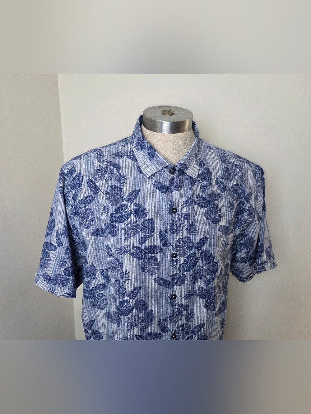 Tommy Bahama Indigo Tropical Shirt Mens XL Blue Short Sleeve Button Up Linen Mix